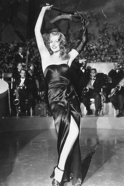 El guante más famoso de la historia: el de Rita Hayworth en ‘Gilda’ (1946).