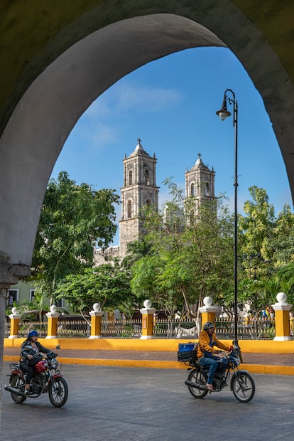 El templo de San Servacio y el parque Francisco Cantón Rosado, en Valladolid.