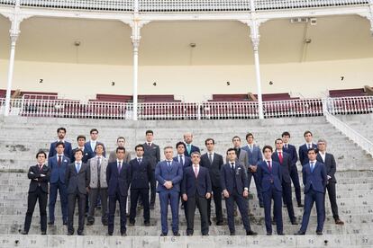 Los toreros anunciados y representantes de los entidades organizadoras, en los tendidos de la plaza de Las Ventas.