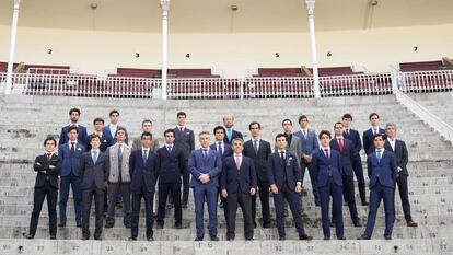 Los toreros anunciados y representantes de los entidades organizadoras, en los tendidos de la plaza de Las Ventas.