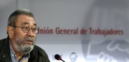 El secretario general de UGT, Cándido Méndez, durante el encuentro informativo previo a la Cumbre Social, mantenido este mediodía en Madrid.