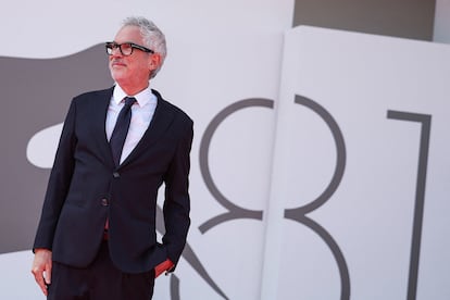 El director Alfonso Cuarón, en la alfombra roja del 81º festival de cine de Venecia.