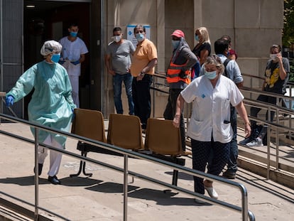Urgencias en el CUAP Prat de la Riba, donde este lunes ha entrado en funcionamiento un pequeño hospital de campaña.