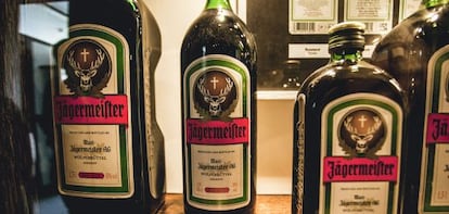 Ampolles de licor Jägermeister a la fàbrica de la localitat alemanya de Wolfenbütell.