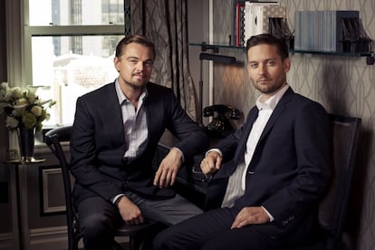 Leonardo DiCaprio y Tobey Maguire se conocieron en los años ochenta cuando eran estrellas infantiles. Les gustaba el cine, coincidían constantemente en las audiciones y eran hijos de padres divorciados; al final se hicieron amigos. Ahora se apoyan mutuamente y discuten sobre los papeles que les ofrecen. Los dos actores han trabajado juntos en tres películas: 'Vida de este chico', 'Don's Plum' y 'El gran Gatsby'. Sobre esta última Maguire dijo a la revista 'People': "Me puse a trabajar en una de las grandes novelas estadounidenses con mi mejor amigo [...] ¡Fue genial!'".