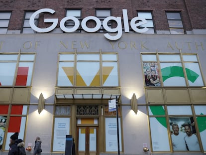 El logo de Google en oficinas de la compañía en Manhattan (Nueva York).