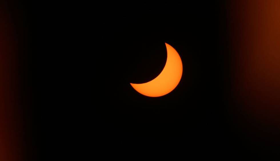 Eclipse parcial de sol como el que podremos ver desde España