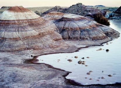 As memórias dos programas Apollo e Sputnick, bem como os segredos das futuras missões a Marte foram retratadas em suas lentes. Estação de pesquisa Mars Desert, da associação Mars Society, em Utah (EUA).