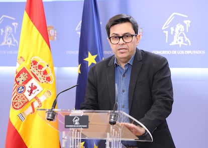 El diputado de Sumar y secretario de la Mesa del Congreso, Gerardo Pisarello, este martes en rueda de prensa. 