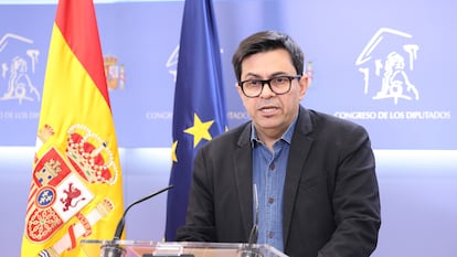 El diputado de Sumar y secretario de la Mesa del Congreso, Gerardo Pisarello, este martes en rueda de prensa.
