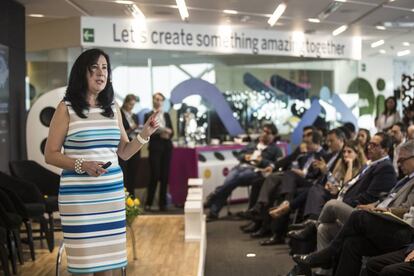 Luz Adriana Ramírez, directora de VISA México, en una de las conferencias de No Money.