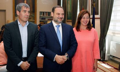 Fernando Clavijo, José Luis Ábalos y Francina Armengol, este martes en Madrid.