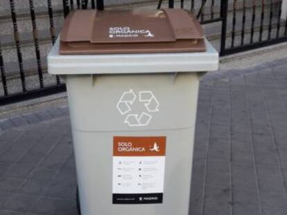 Contenedor para basura orgánica en Madrid.