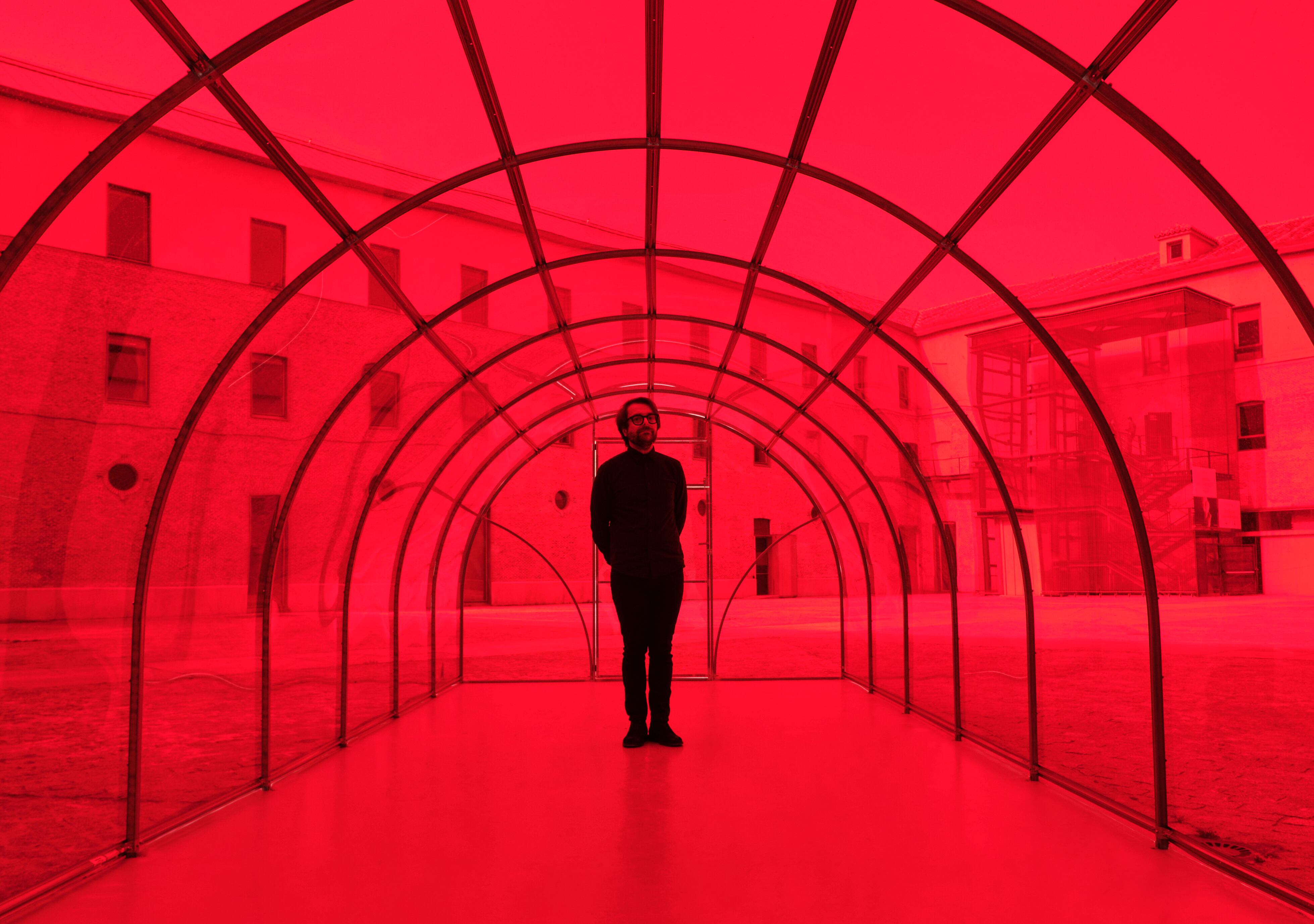 “En los Híper Asia disfruto al descubrir objetos que de tan vistos ya no los vemos”: así es la exposición que homenajea los bazares chinos