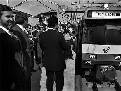 Inauguración de la línea 1 de metro. A la izquierda, el entonces presidente de la Generalitat, Joan Lerma.