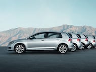 Imagen cedida por Volkswagen de las distintas versiones del Golf a lo largo de los años.