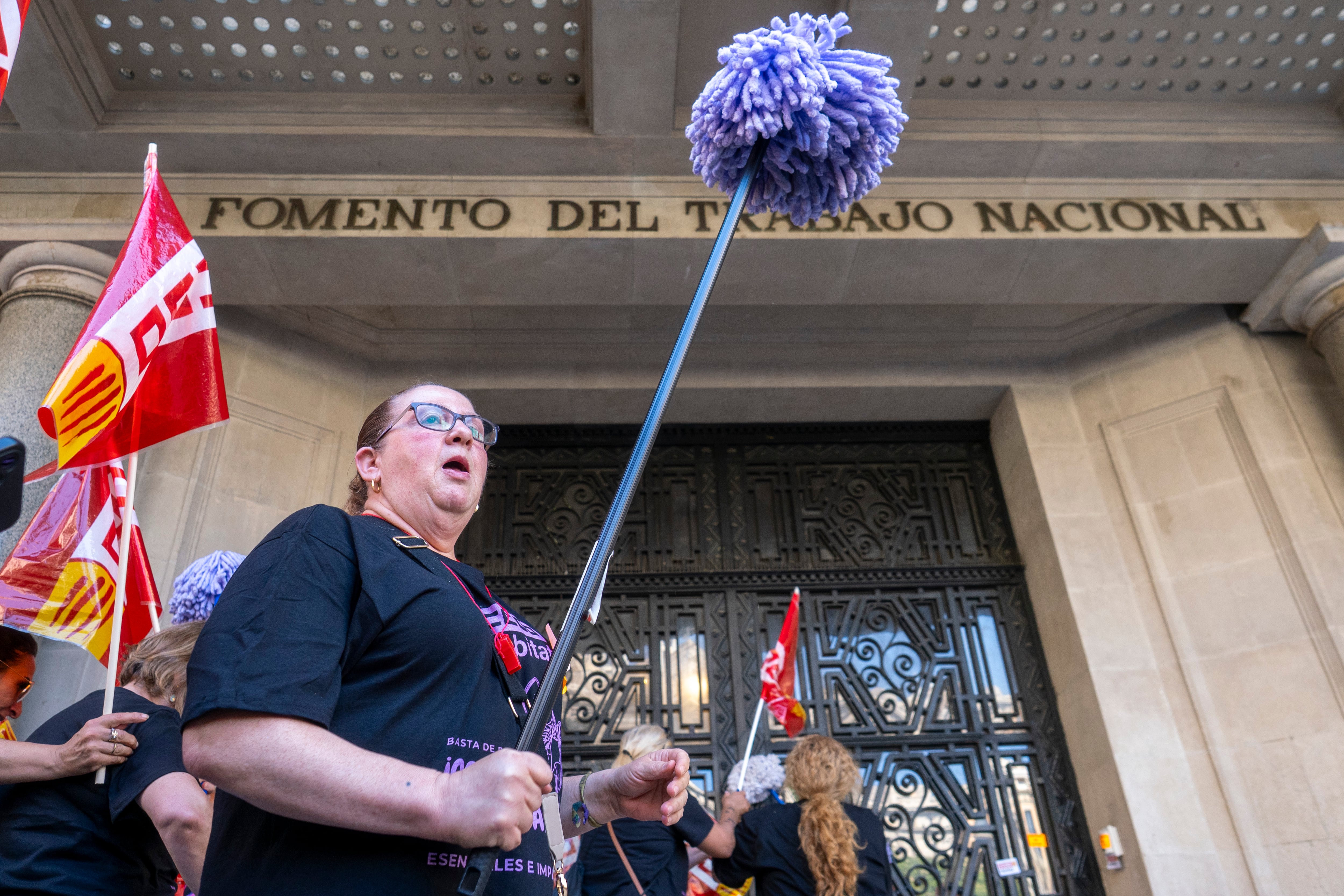 “¡El mocho se cabrea!”: las limpiadoras de edificios protestan en 30 ciudades para pedir mejores salarios
