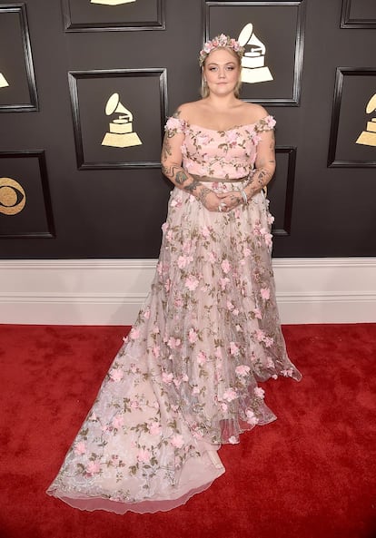 Elle King, cantante country, con vestido de Teuta Matoshi