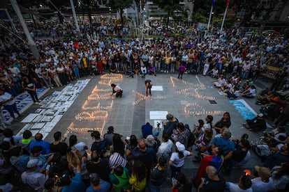 Acto conmemorativo por los presos políticos convocada por la oposición, en la plaza Los Palos Grandes, en Caracas (Venezuela), el 8 de agosto de 2024.