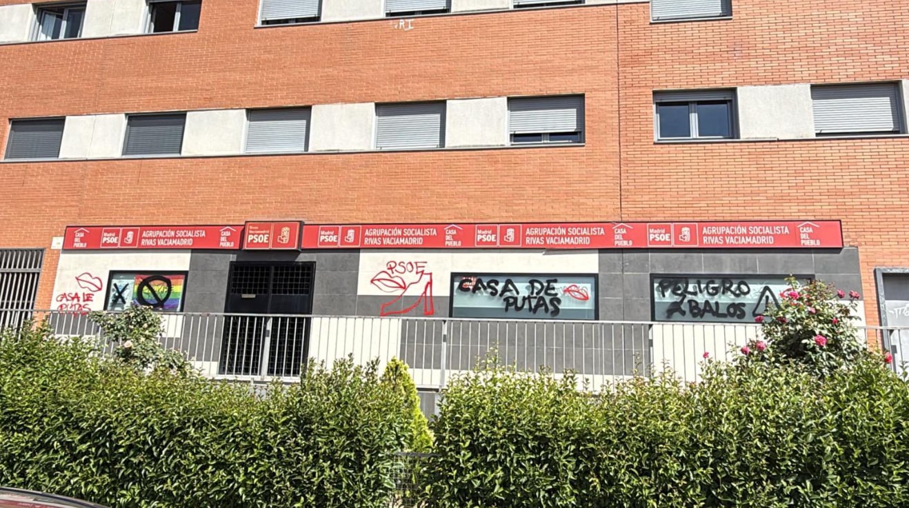 El PSOE denuncia un ataque vandálico en su sede de Rivas-Vaciamadrid Publicado por Últimas noticias: la última hora de hoy en EL PAÍS
