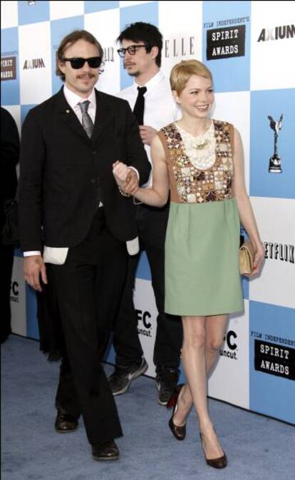 Heath Ledger y Michelle Williams en una imagen de 2007, cuando todavía eran pareja.