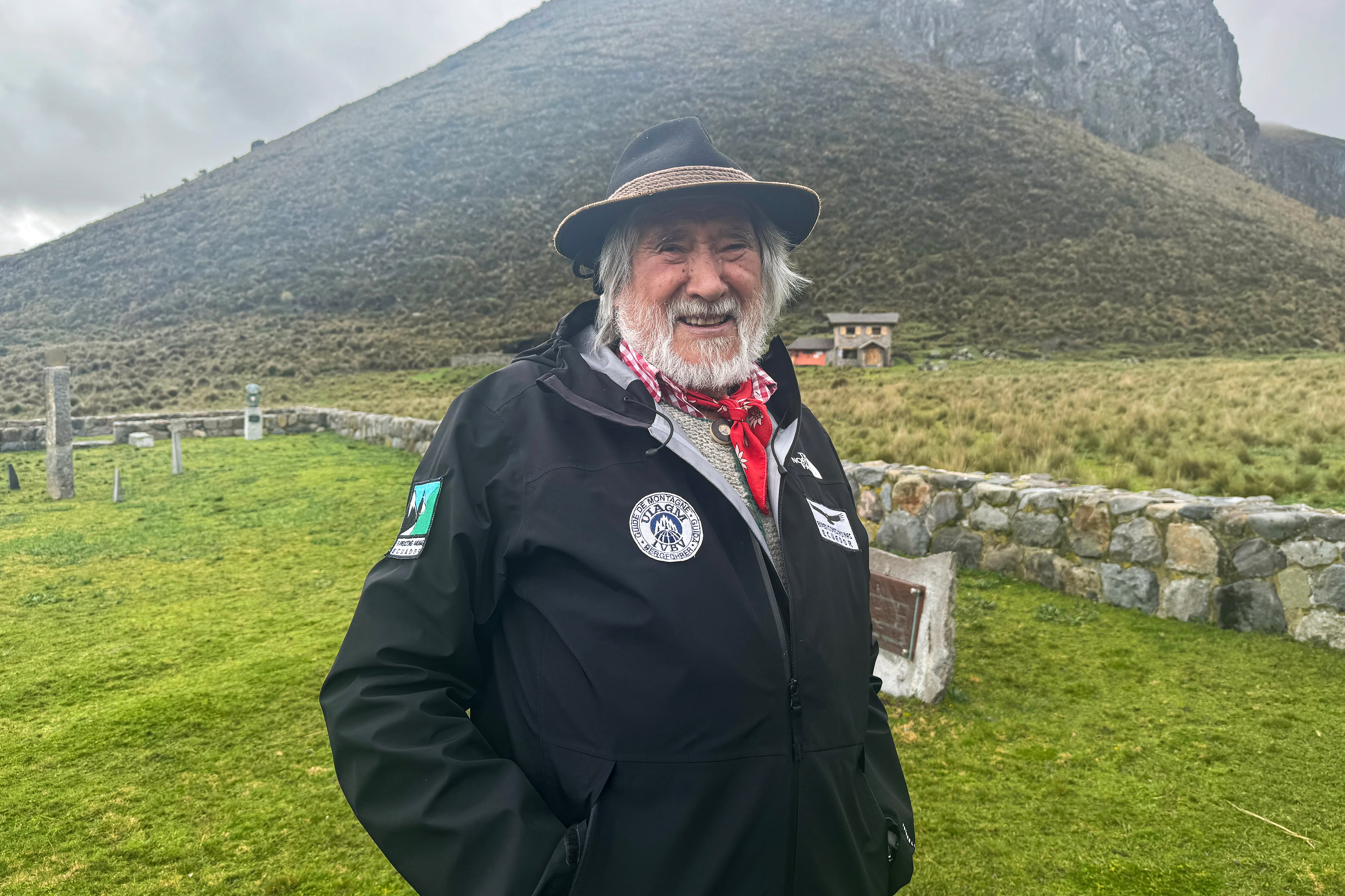 El ecuatoriano que ha subido mil veces al punto más cerca del sol: “La montaña no se conquista, solo nos permite estar un momento ahí”