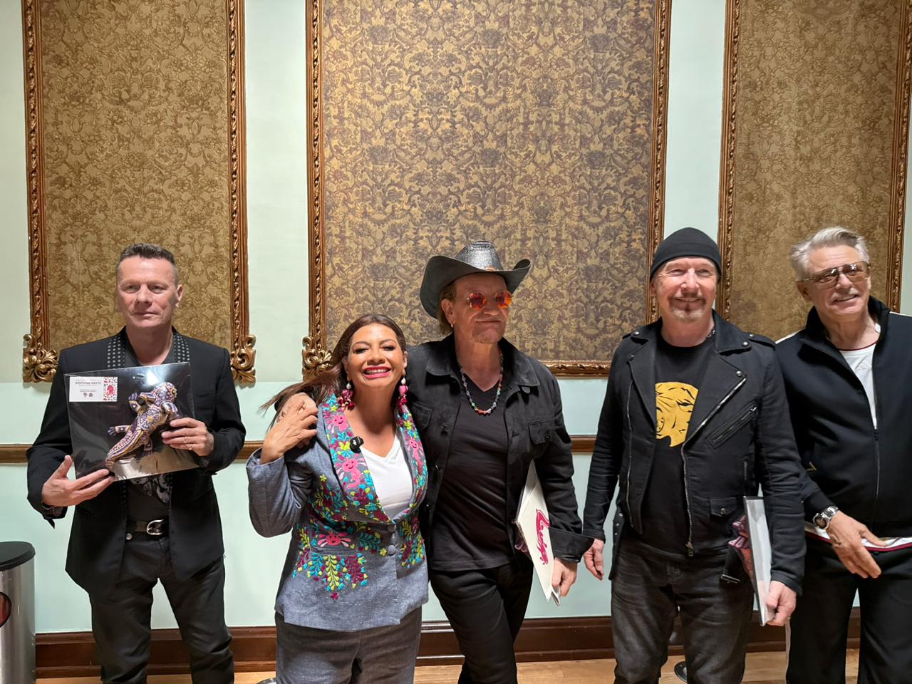 Clara Brugada ‘ajolotiza’ a U2 en Ciudad de México: “Son la banda más querida”