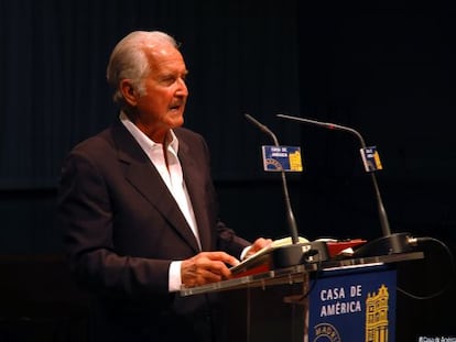 El escritor Carlos Fuentes.