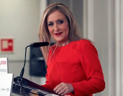 La presidenta de la Comunidad de Madrid, Cristina Cifuentes, ha anunciado en su intervención en un desayuno informativo de Europa Press. EFE/Ballesteros