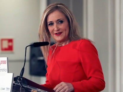 La presidenta de la Comunidad de Madrid, Cristina Cifuentes, ha anunciado en su intervención en un desayuno informativo de Europa Press. EFE/Ballesteros