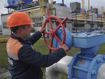 Trabajador en una instalación gasista ucraniana, en una imagen de archivo. 