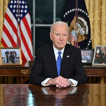 Washington (United States), 16/01/2025.- US President Joe Biden looks on after he delivered his farewell address to the nation from the Oval Office of the White House in Washington, DC, USA, 15 January 2025. EFE/EPA/MANDEL NGAN / POOL
