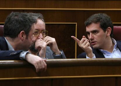 Guillermo Diaz, Juan Carlos Girauta y Albert Rivera en el Congreso de los Diputados.
©Jaime Villanueva