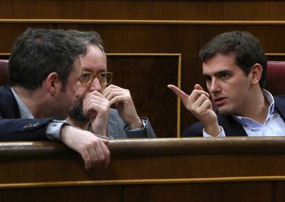 Guillermo Diaz, Juan Carlos Girauta y Albert Rivera en el Congreso de los Diputados.
 &copy;Jaime Villanueva