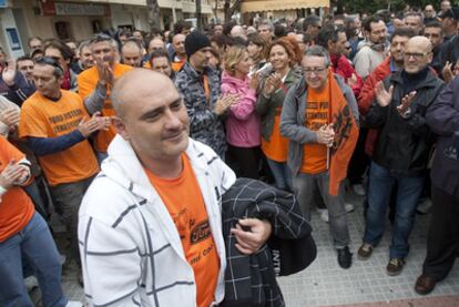 Los trabajadores de Cádiz Electrónica acogieron con sonrisas la decisión de la Junta de rechazar el ERE.