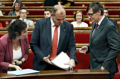 El presidente de la Generalitat, Salvador Illa, junto al conseller de Presidencia, Albert Dalmau