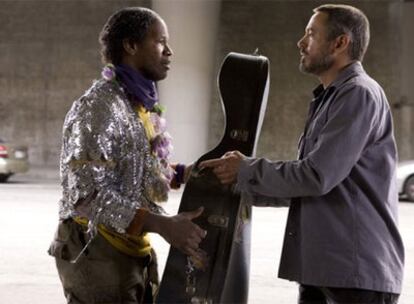 Jamie Foxx y Robert Downey Jr. en <i>The soloist.</i>