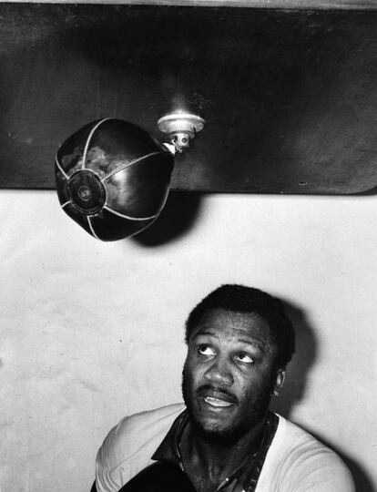 Joe Frazier se entrena en 1976. Fue campeón del mundo de peso pesado entre 1970 y 1973 y medalla de oro en los Juegos Olímpicos de Tokio en 1964.