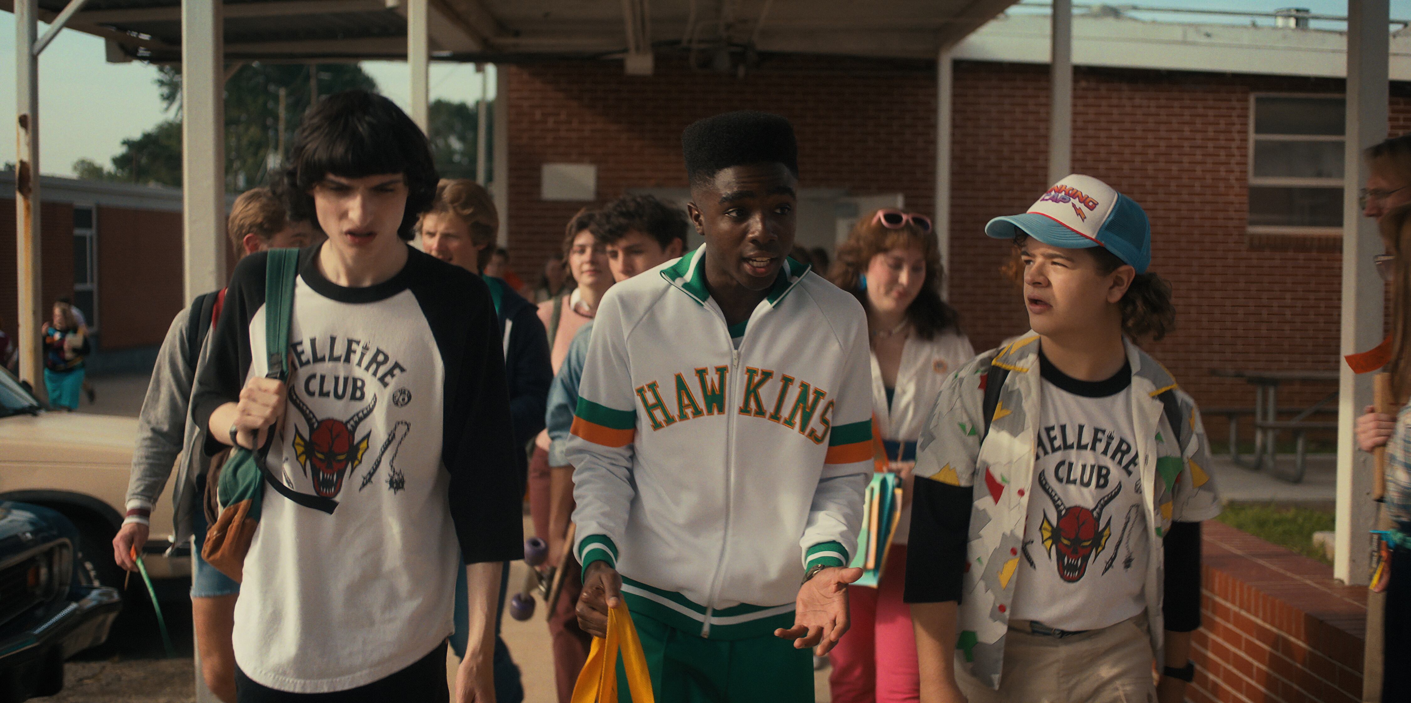 De izquierda a derecha: Finn Wolfhard, Caleb McLaughlin y Gaten Matarazzo, en una imagen de la cuarta temporada de 'Stranger Things'.