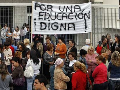 Cientos de personas protestan por la falta de un educador para un alumno con <i>Síndrome de Dúchenne,</i> en Chiva.