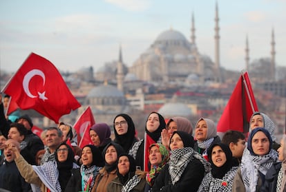 Protesta contra la guerra en Gaza, este lunes en Estambul (Turquía). 