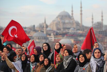 Protesta contra la guerra en Gaza, este lunes en Estambul (Turquía). 