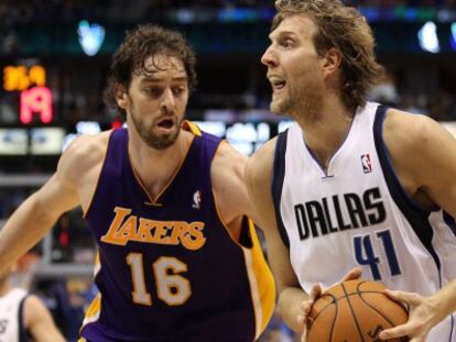 Pau Gasol en un partido contra los Dallas Mavericks.