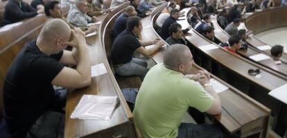 Examen de porteros de discoteca en la Facultad de Derecho de la Complutense en 2009.
