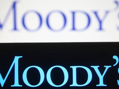 Moody's alerta de una posible recesión global y la subida del Brent hasta los 150 dólares