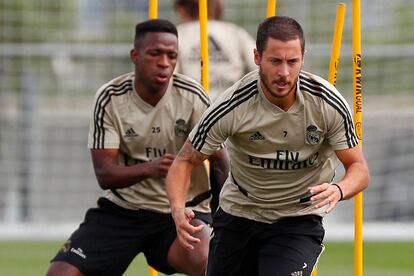 Hazard y Vinicius, durante un entrenamiento en Valdebebas. / REAL MADRID.COM