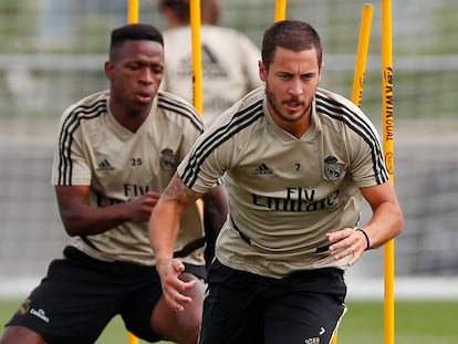 Hazard y Vinicius, durante un entrenamiento en Valdebebas. / REAL MADRID.COM