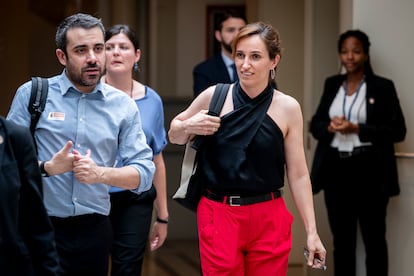 The Minister of Health, Mónica García, upon her arrival to the Senate, this Tuesday. 