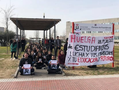 Protestas de alumnos en el campus de la URJC en Fuenlabrada.