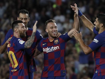 Messi, Busquets, Arthur y Luis Suárez celebran un gol ante el Villarreal.